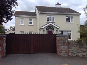 Tess's Guest House R95K6N1 This Property is unsuitable for children under 12 years old